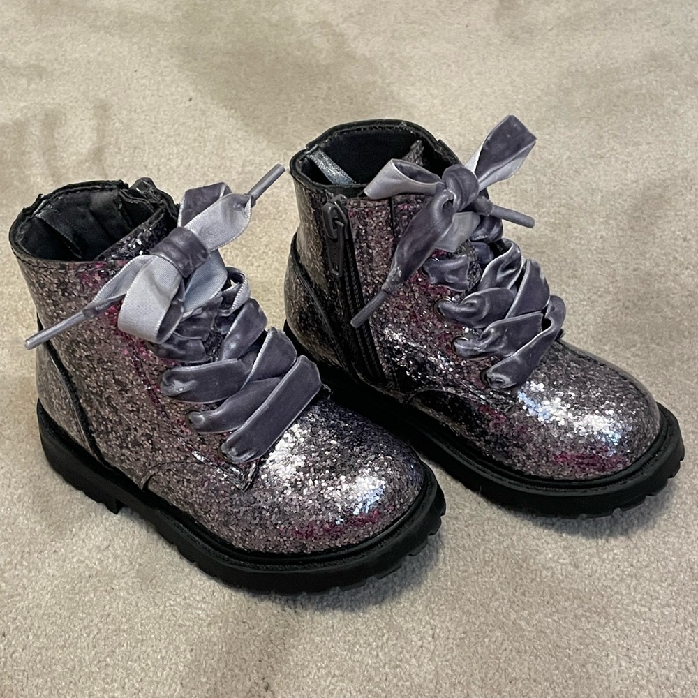 Old Navy Silver Glitter Toddler Girl Combat Boots with Velvet Ribbon Laces 6T
